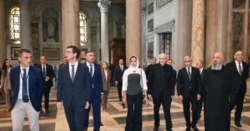 Birinci vitse prezident Mehriban Əliyeva Vatikanda Müqəddəs Pavel Bazilikasının baş keşişi ilə görüşüb