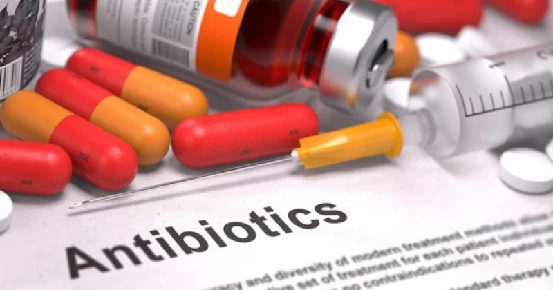 Kadr var, şərait yox? Tibb müəssisələrində antibiotiklə bağlı qadağanın gerçək SƏBƏBİ