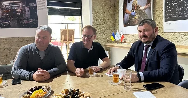 Юрий Гусев посетил Украинский центр в Баку