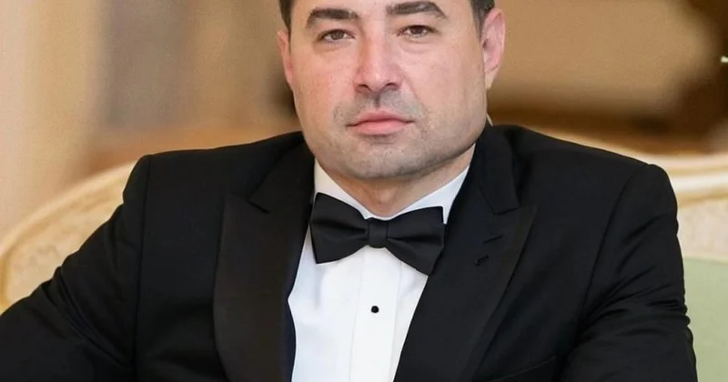 Vaxt var idi, çoxları onların yanında idi şəkil çəkdirir, əl sıxır, gülümsəyirdi