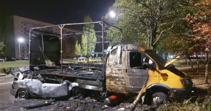 “Prius” Qazel in altına girdi 2 qadın yanaraq öldü FOTOLAR