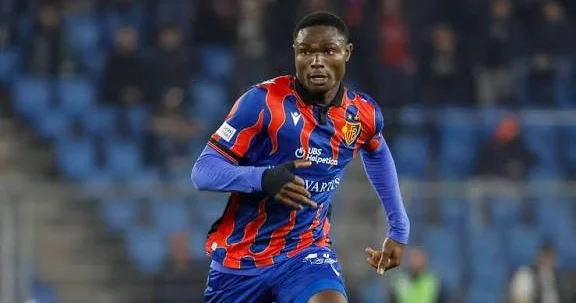 Qalatasaray gənc müdafiəçinin izində