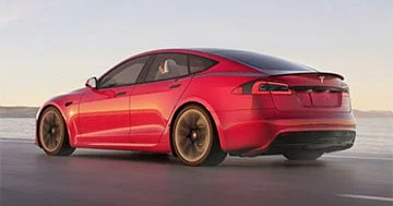 Tesla avtomobilləri indi “Dəli Maks” sürmə rejiminə malikdir...