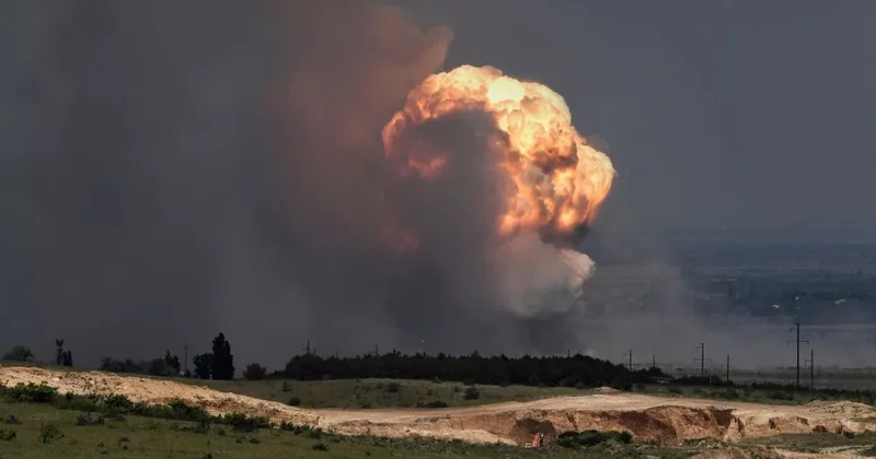 В Крыму прогремели взрывы: горит нефтебаза ВИДЕО