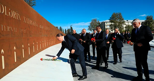 Gəncə Memorial Kompleksində mülki şəhidlərin xatirəsi yad olundu Fotolar