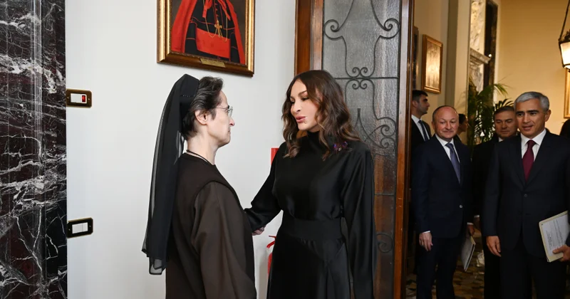 Birinci xanım Vatikanda daha bir görüş keçirdi FOTO