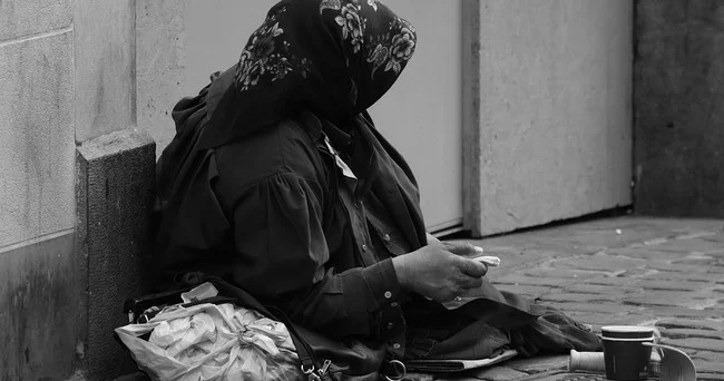 Şəhərin mərkəzindəki evsiz lərin görünməyən həyatı: işsizlik, ailədaxili problemlər, sosial dəstəyin zəifliyi...