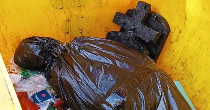 Сотрудница аптеки сломала палец директору соседнего магазина во время конфликта из за мусора