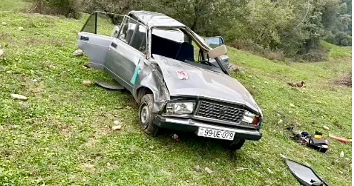 Lerikdə idarəetmədən çıxan “VAZ” dərəyə aşdı VİDEO