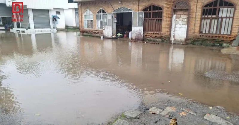 Lənkəranda sel suları məhəllələri və binaların qarşısını basdı FOTO