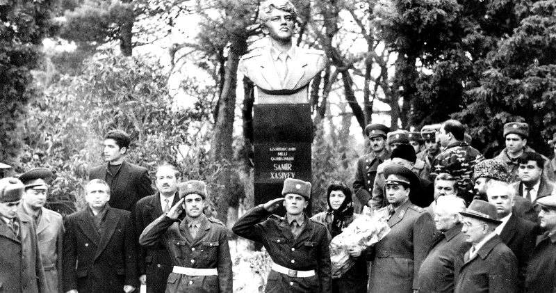 Bir şəklin tarixçəsi: Biri siyasətdə söz sahibi idi, digəri Silahlı Qüvvələrdə...