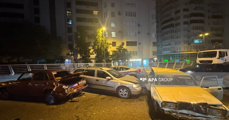 Bakıda 4 avtomobilin iştirakı ilə zəncirvari qəza baş verib, xəsarət alanlar var FOTO