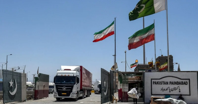 İran və Pakistan arasında sərhəd keçidləri müvəqqəti dayandırılıb