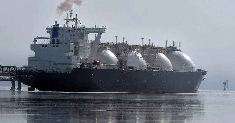Газовоз под обстрелом