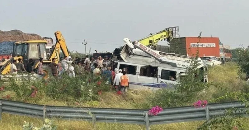 В Индии автобус с паломниками перевернулся: погибли восемь человек ФОТО ВИДЕО