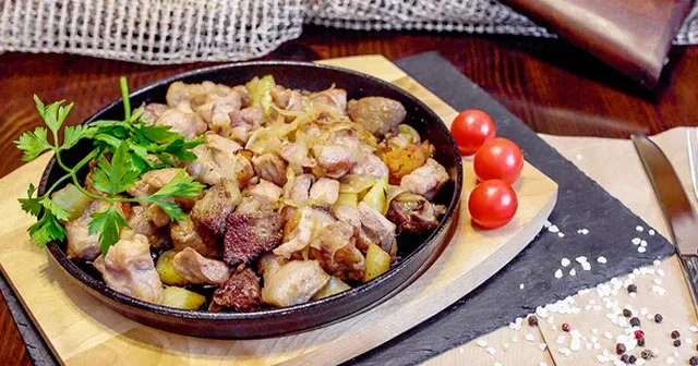 Kimlərə yağlı ət və quyruq yemək zərərlidir?