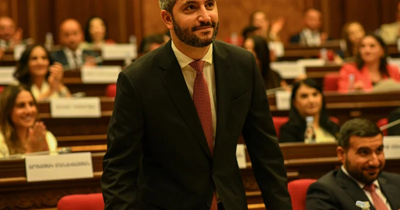 Ermənistanın yeni spikeri Paşinyanın yanına köçdü