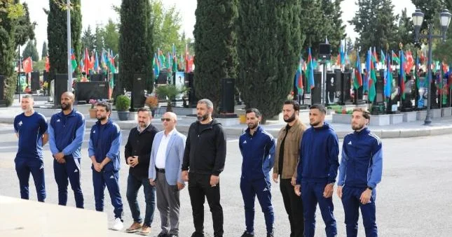 "Zirə" Gəncə Şəhidlər xiyabanını ziyarət etdi Şəkillər