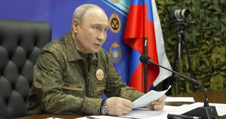 Putin hərbi müşavirə keçirdi: Zərbələrə davam edin!