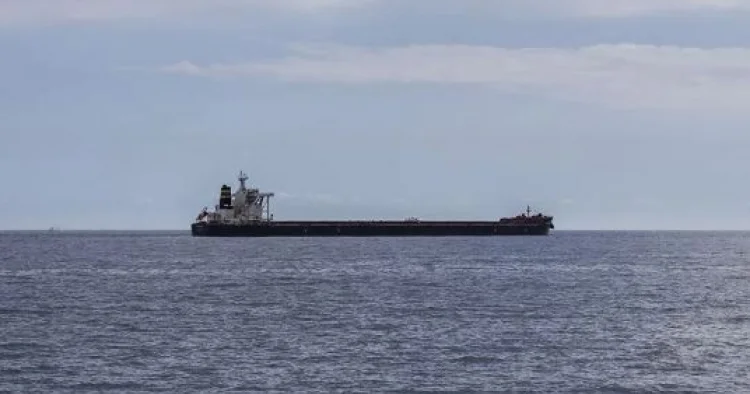 Hörmüz boğazında tanker minaya düşüb