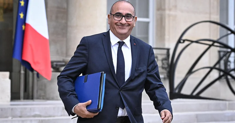 Fransada şəhərlər yanır, nazir isə “vəziyyət nəzarətdədir” deyir