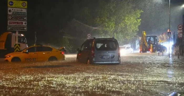 İstanbulda daşqın: bu ərazidə tikilən obyektlər sökülür