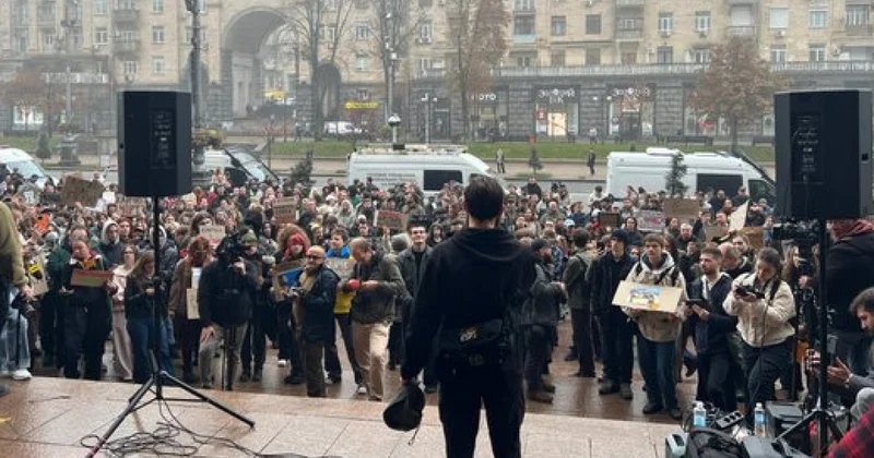 Киевляне вышли против своего мэра фото