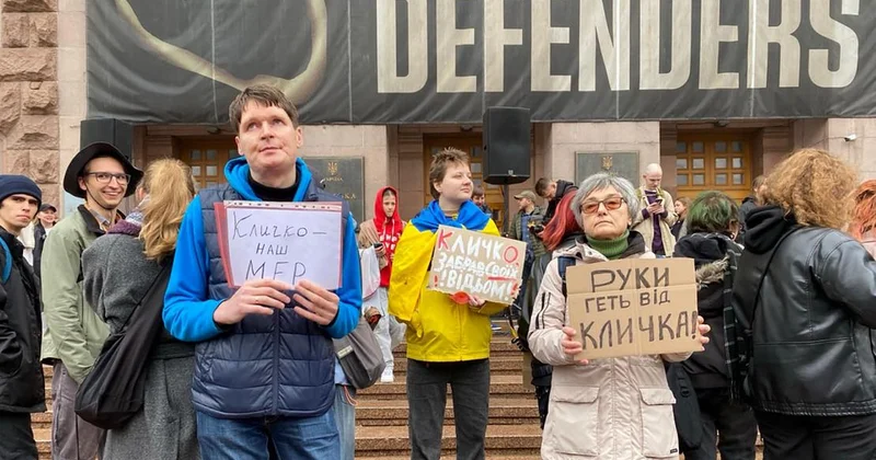 Сторонники и противники Кличко провели акции в центре Киева
