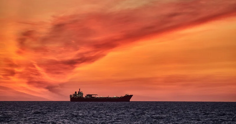 Rusiya dizeli ilə yüklənmiş ilk tanker yola düşdü