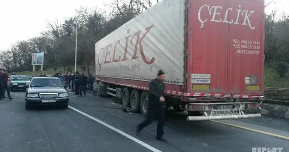 Zaqatalada rus sürücü TIR la qadının üstündən keçdi