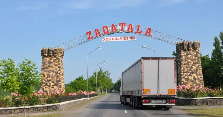 Zaqatalada DƏHŞƏT TIR ın altında qalan qadın həyatını itirdi