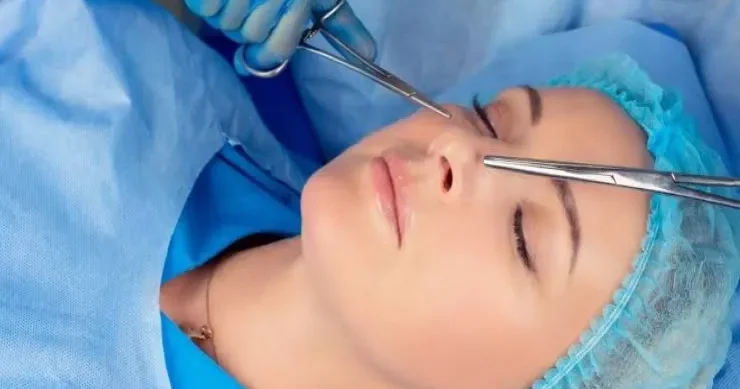 Kiçik implantlar, dartılma əməliyyatları: Plastik cərrahiyyədə 5 yeni trend
