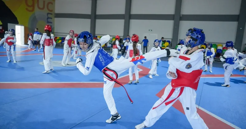 Azərbaycanın yeniyetmə taekvondoçuları təlim məşq toplanışı keçiriblər FOTOLAR