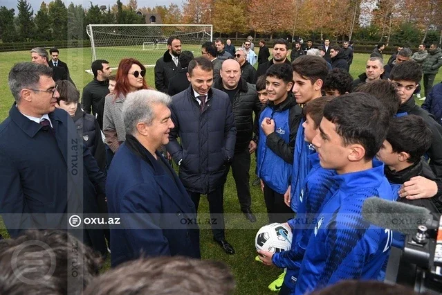 Barselonanın prezidenti Azərbaycanın yeniyetmə futbolçuları ilə görüşüb İdman və Biz