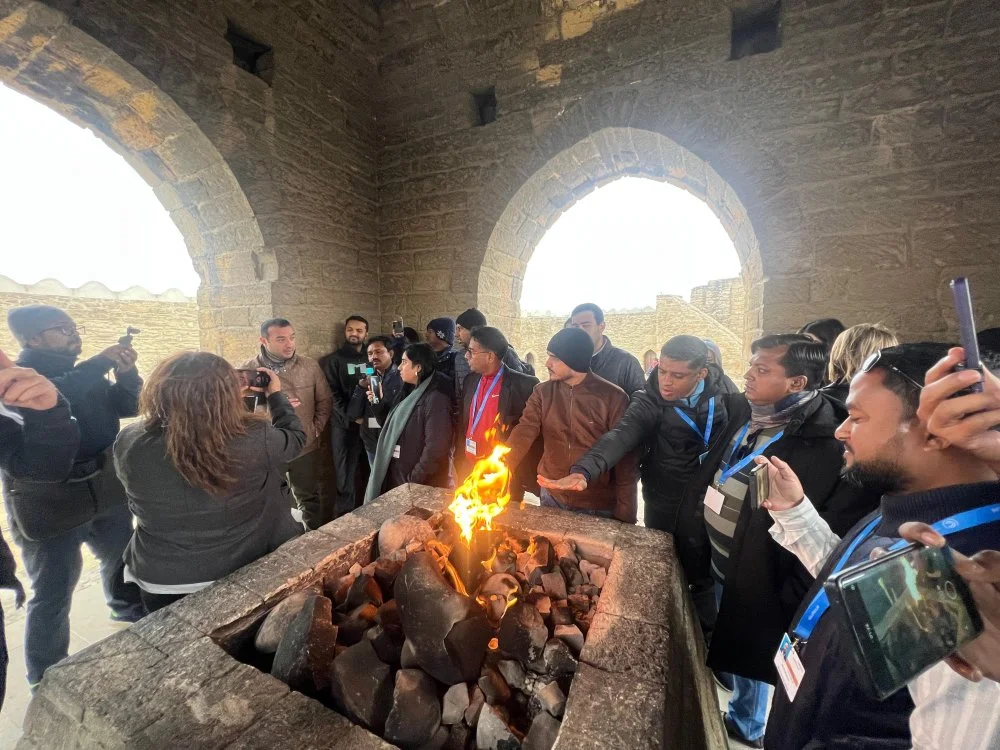 COP29 çərçivəsində xarici media nümayəndələri “Qala” Dövlət TarixEtnoqrafiya Qoruğu, “Yanardağ” Dövlət TarixMədəniyyət və Təbiət Qoruğu və “Atəşgah məbədi” Dövlət TarixMemarlıq Qoruğu ilə tanış olublar