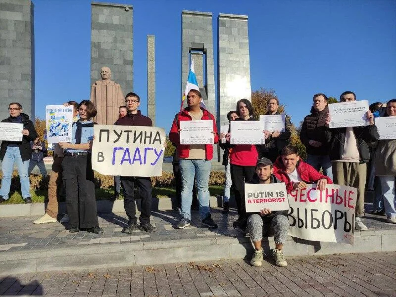 Антироссийский митинг в Ереване армяне оскорбляют Путина ФОТО