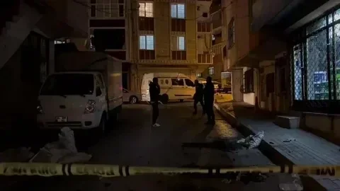 İstanbulda naməlum şəxslər polis maşınına partlayıcı atıblar