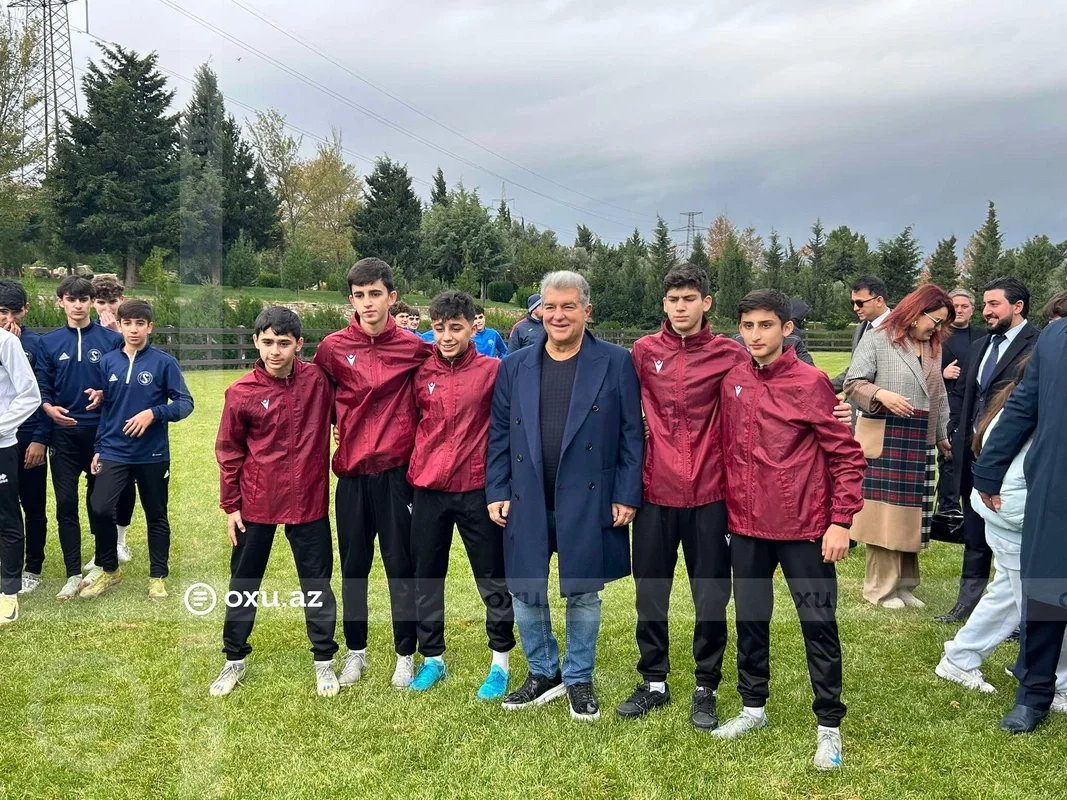 Barselonanın prezidenti Xuan Laporta Azərbaycanın yeniyetmə futbolçuları ilə görüşüb