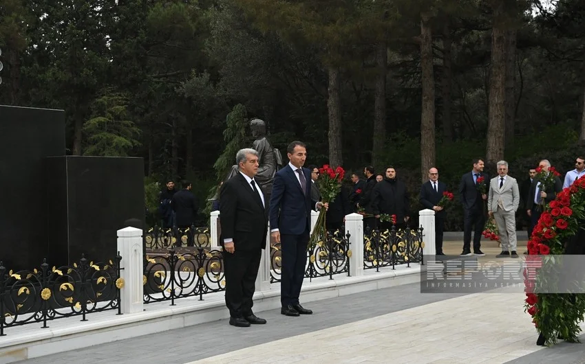 Barselona prezidenti Heydər Əliyevin məzarını ziyarət edib FOTO