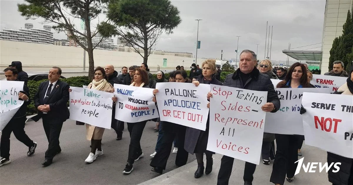 Представители гражданского общества провели в Баку акцию протеста против Фрэнка Паллоне ФОТО ОБНОВЛЕНО Новости