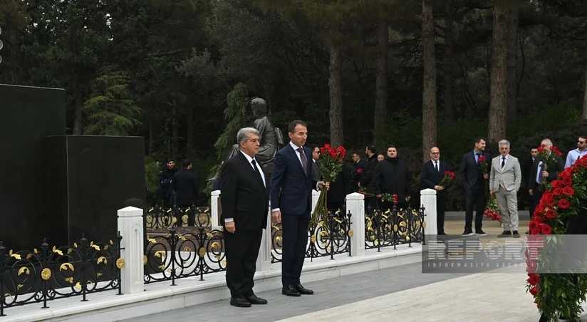 Barselona prezidenti Heydər Əliyevin məzarını ziyarət edib