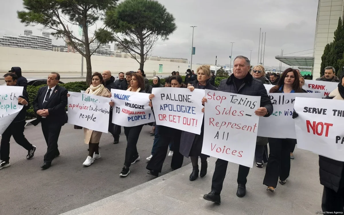 Bakıda Frank Peloniyə qarşı etiraz aksiyası keçirildi (FOTO)