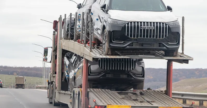 Десятки тысяч автомобилей стоят на границах России с Китаем и Казахстаном Minval Politika