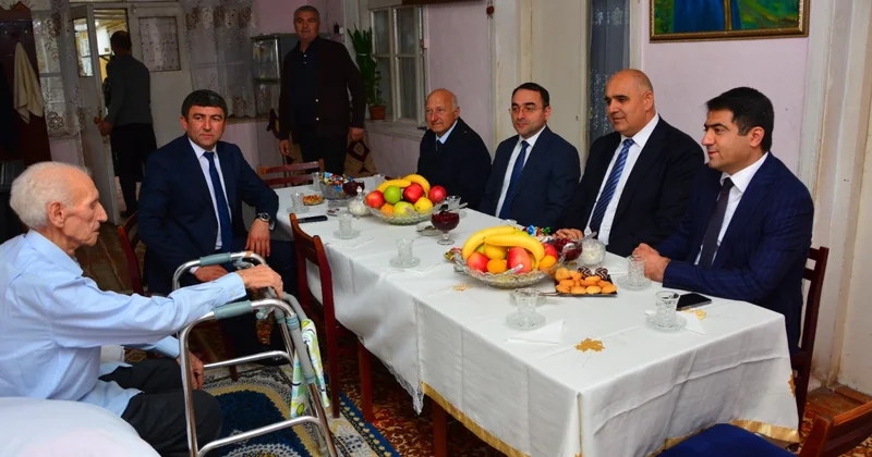 Şəhid atası doğma evində ziyarət olundu FOTOLAR