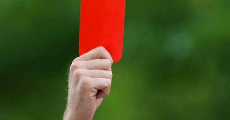 Türkiyədə bir futbol oyununda 24 qırmızı vərəqə göstərilib