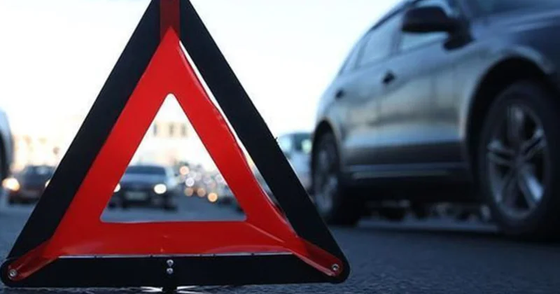 Mingəçevirdə sərnişin avtobusu minik avtomobili ilə toqquşdu, xəsarət alan var