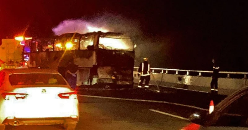 Mədinəyə gedən zəvvarlar qəzaya düşdü 42 nəfər yanaraq öldü