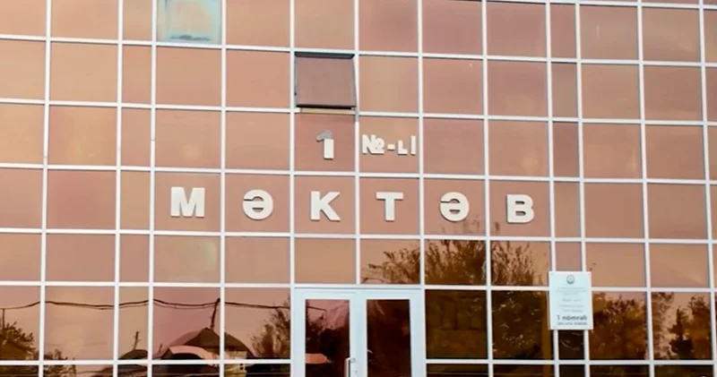 Naxçıvanda birabırçı hadisə: müəllim iki şagirdi qayışla bir birinə bağlayıb