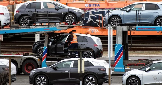 Импорт автомобилей в Азербайджан вырос на 26,6 % за десять месяцев