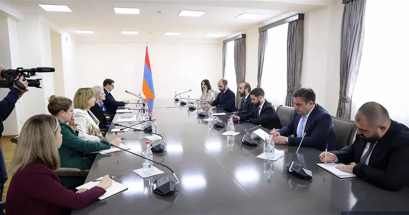 Мирзоян и замгоссекретаря США обсудили проект маршрут Трампа